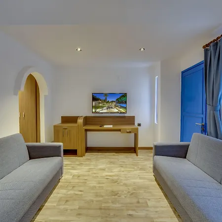 Risus Garden Marina Hotell 3*