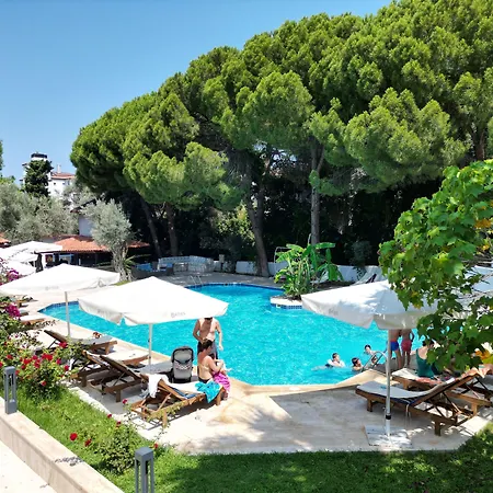 Risus Garden Marina Hotell 3*