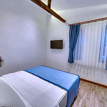 Hotell Risus Garden Marina